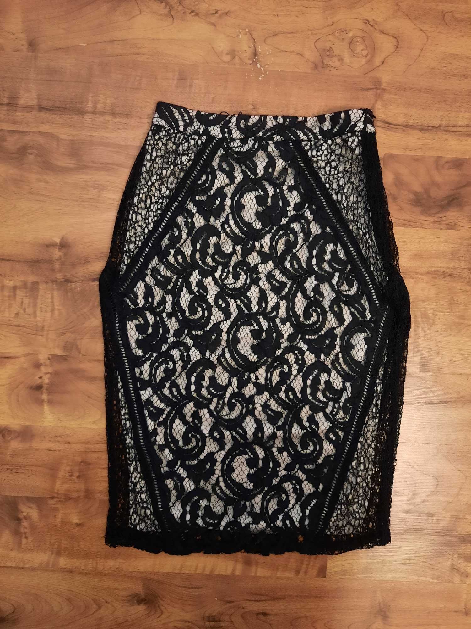 Koronkowa spódnica spódniczka Missguided rozmiar 34