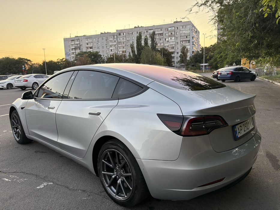 TESLA MODEL 3 В гарному станні