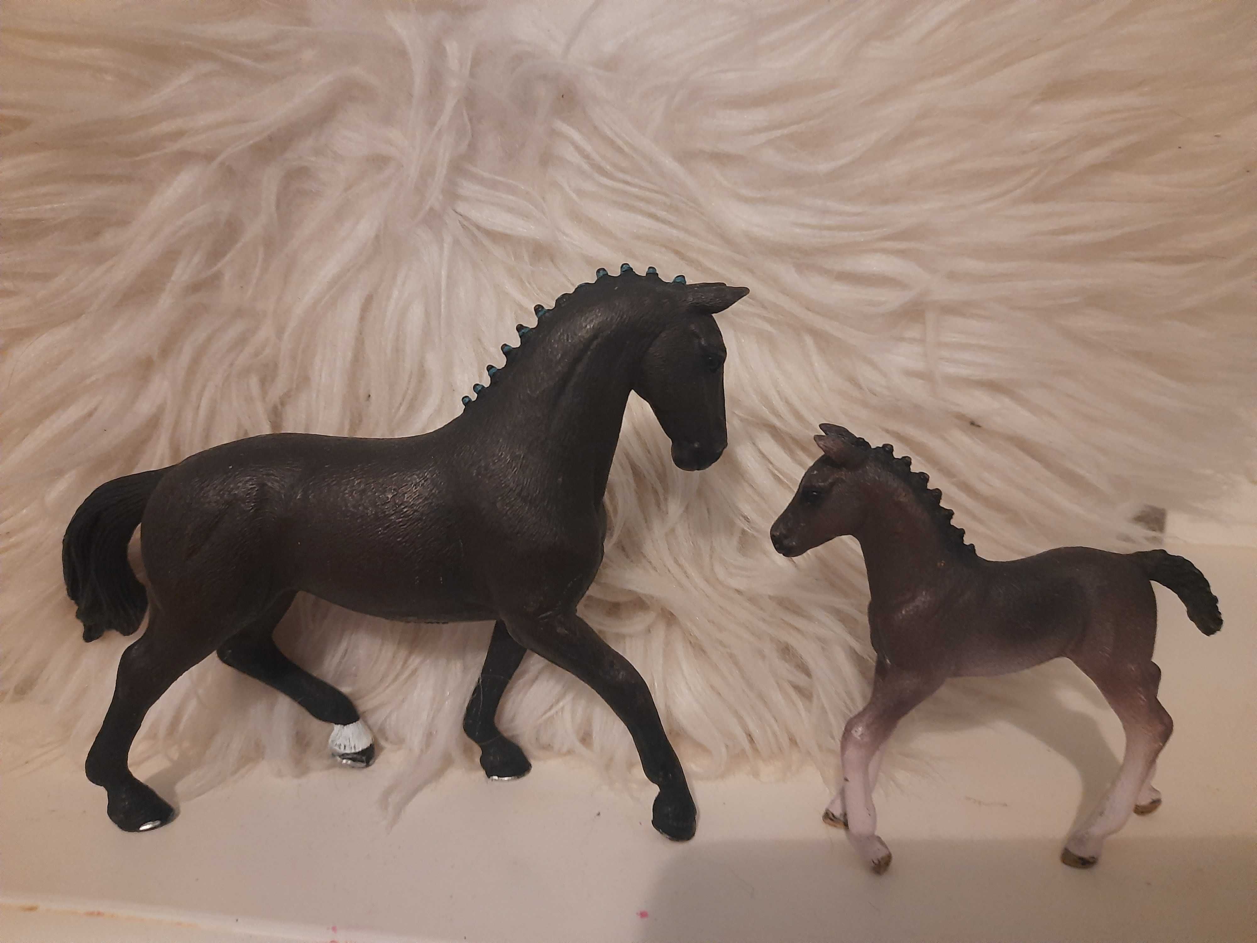 SCHLEICH ogier i źrebak HANOWERY