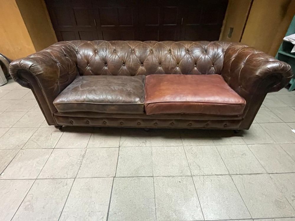 Sofa Chesterfield original em pele da loja area