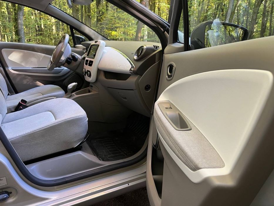 Renault zoe 41kwh 2017р запас ходу 300км