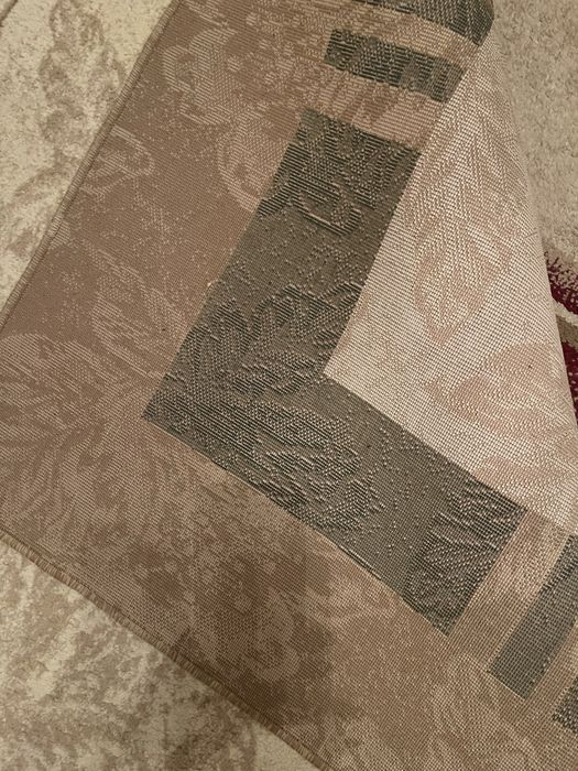 Красивий килим 2.0/3.0 в ідеальному стані