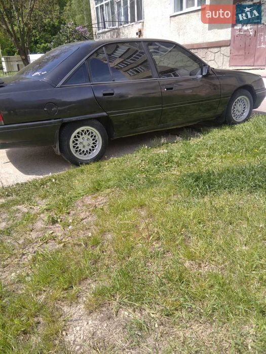 Автомобиль Опель омега