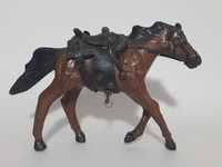 Винтажная фигура коня из кожи