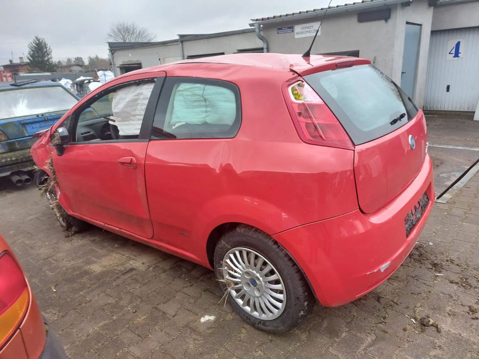 Fiat Grande Punto silnik 1,3 benzyna 2000 r. i 1,3 diesel 2006 na cześci fotel lampa lusterko klapa