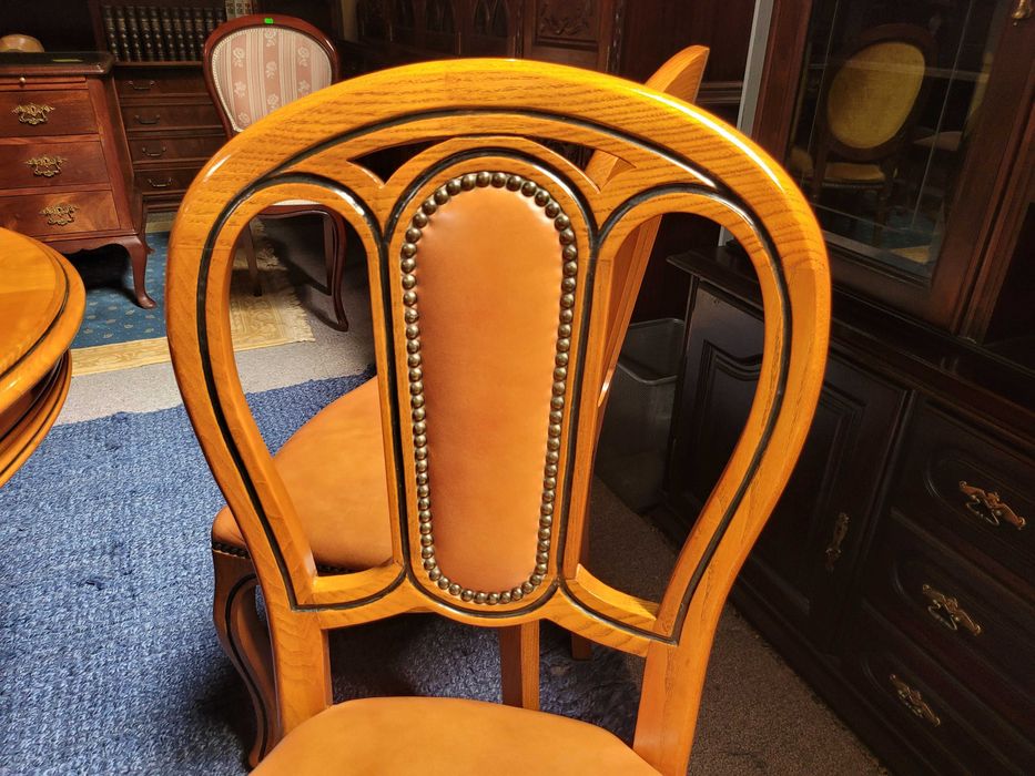 Cadeiras de sala em madeira maciça e pele - Bom est
