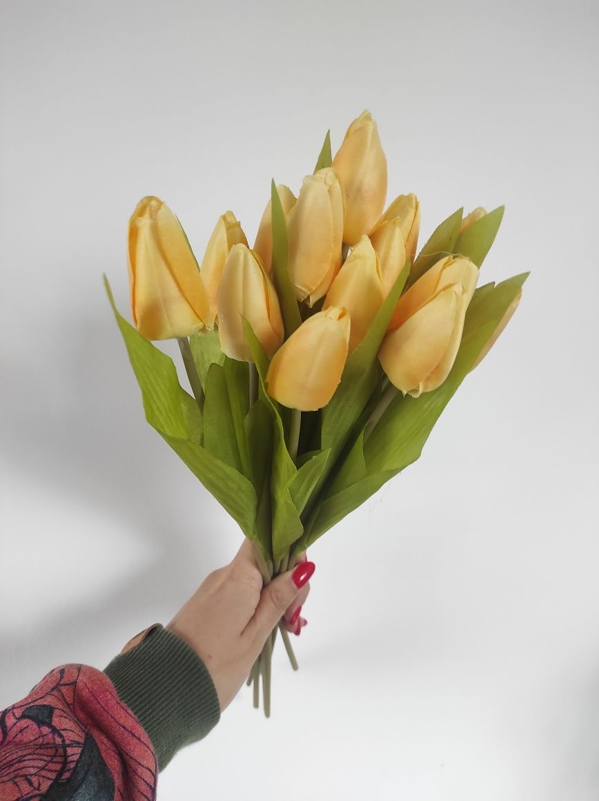 Zestaw 16 żółtych tulipanów