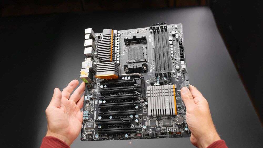 Материнська плата AM3+ GIGABYTE GA-990FXA-UD7