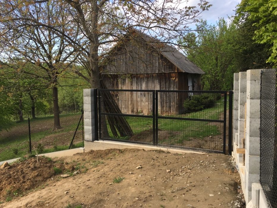 Siatka ogrodzeniowa ocynk + PCV, słupki komplet