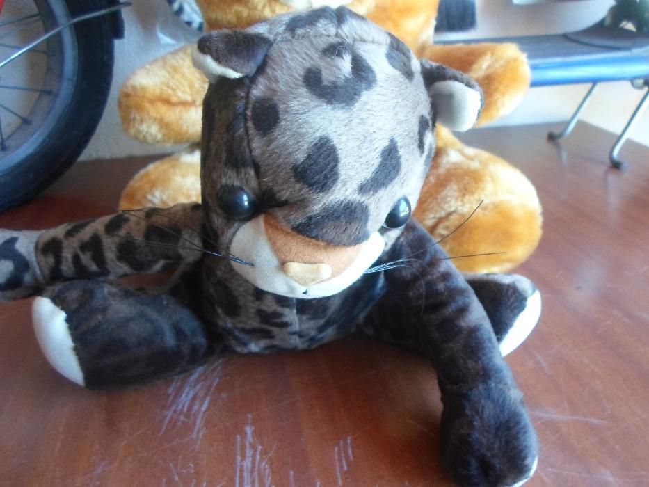 tudo como novo 3 peluches + 1 boneca