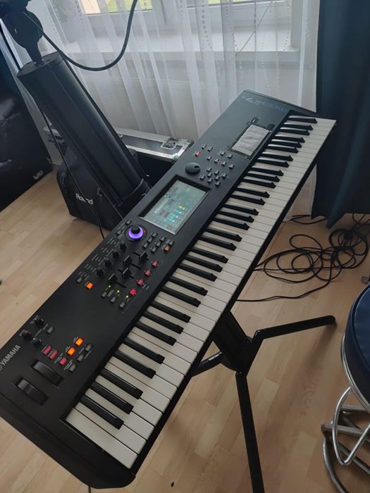 Yamaha Modx7 plus syntezator klawisze