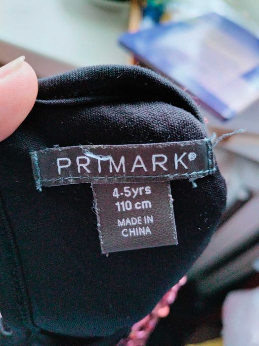 Сукня в маєтках для дівчинки