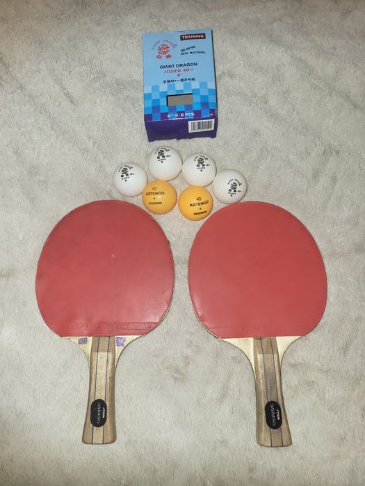 Paletki STIGA do Ping-Ponga wraz z zestawem piłeczek.