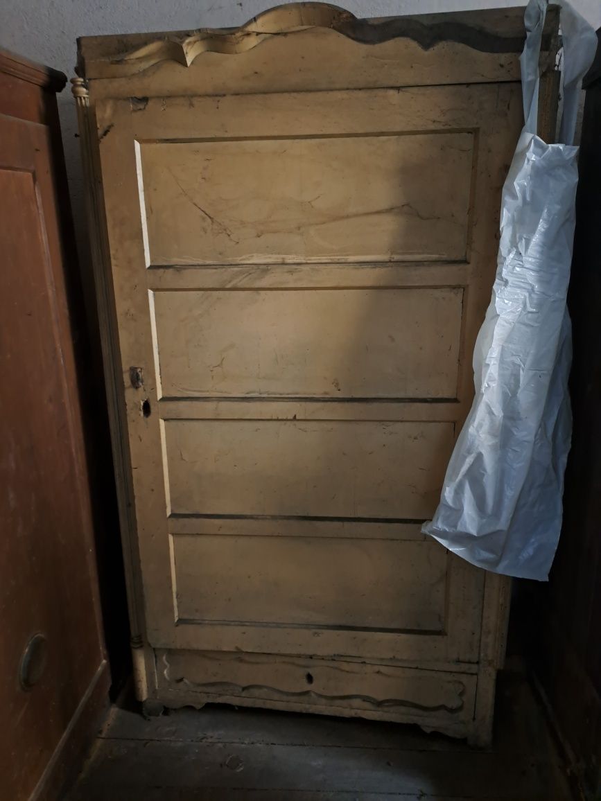 Stare poniemieckie szafy
