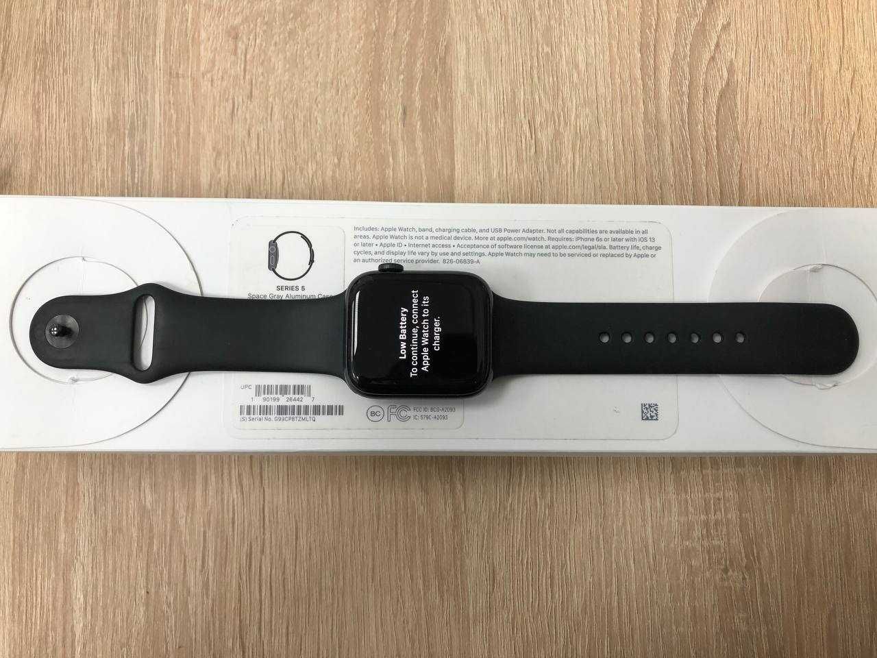 Apple Watch Series 5 44mm Space Gray / Black Sport Band(MWVF2LL) ІДЕАЛ