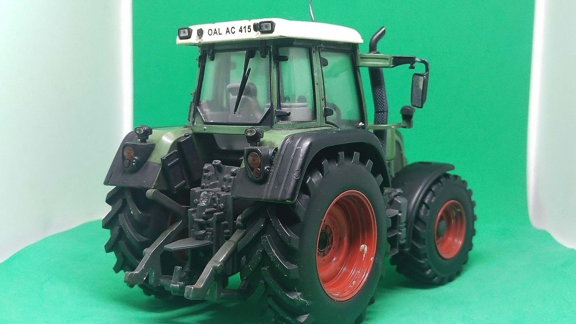 Traktor Fendt  415 universal hobbies jak siku Britains 1 32