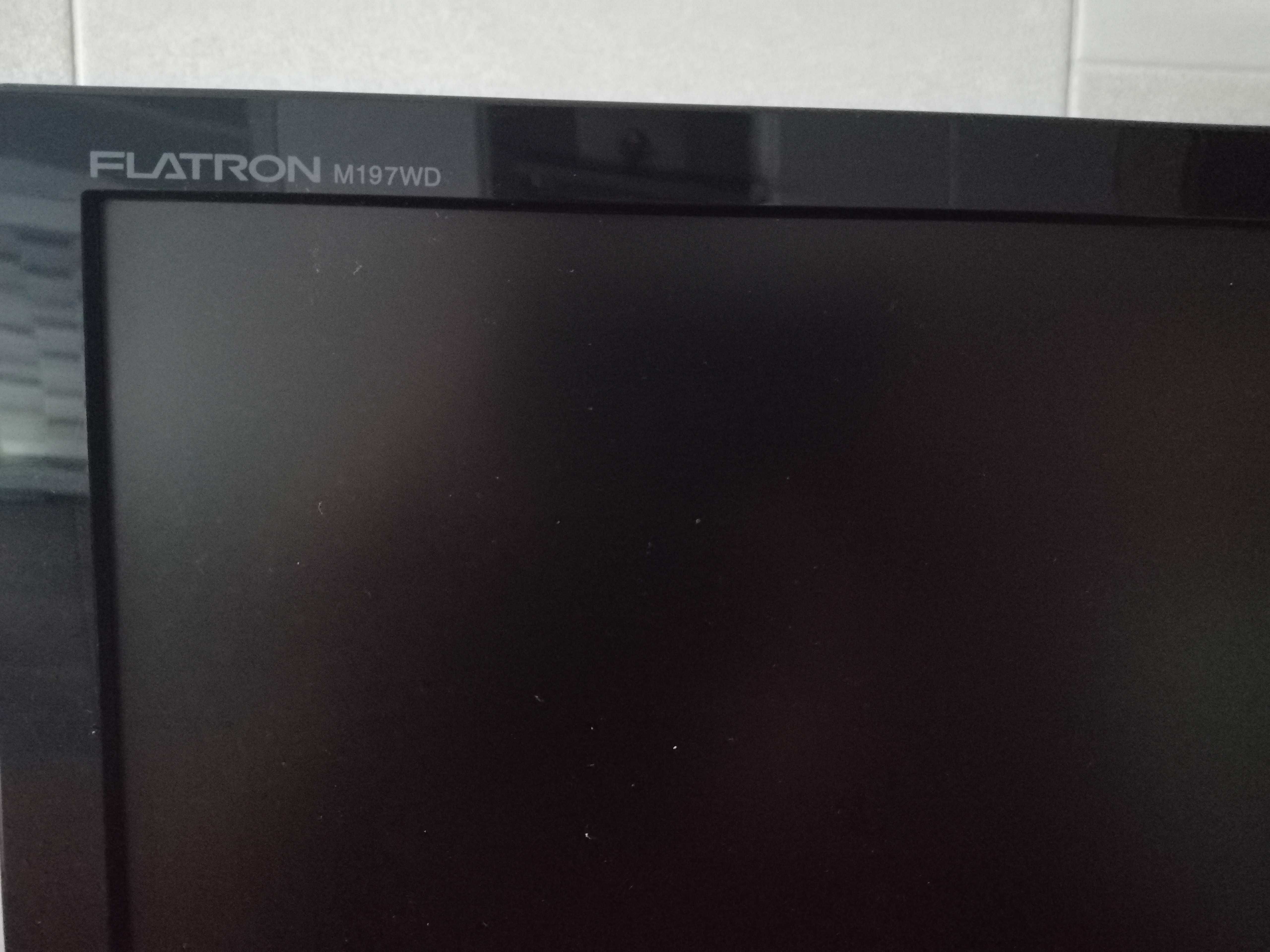 Monitor PC/TV com comando