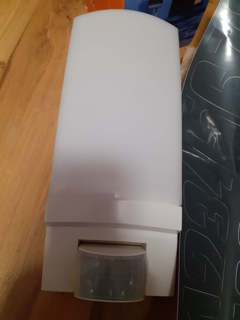 L 1 B Lampa z czujnikiem ruchu i zmierzchu Steinel