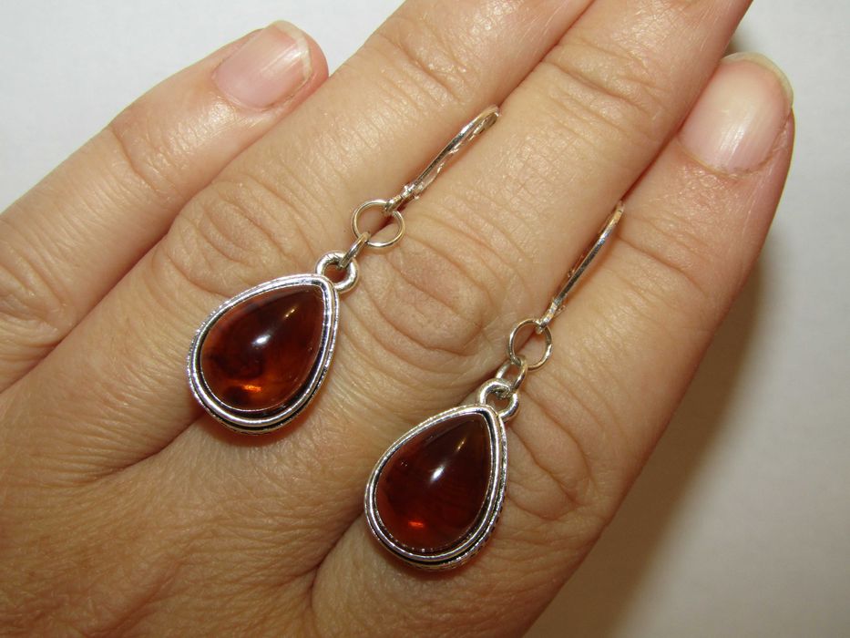 Стильные ювелирные  украшения с натуральным янтарем