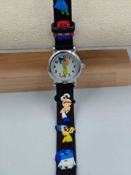 Zegarek silikonowy dla dziecka czarny pasek z postaciami z bajek Super