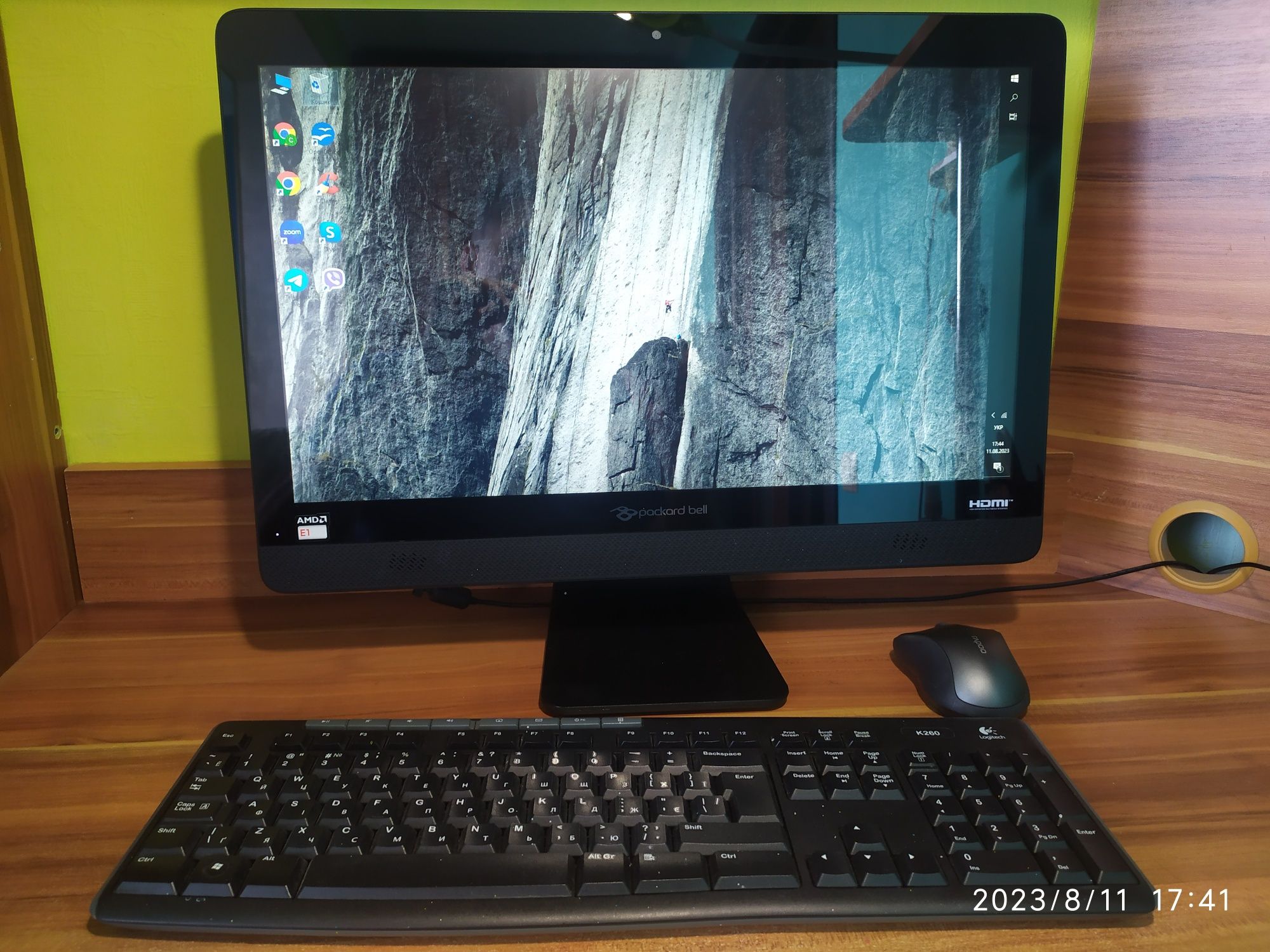 Компьютер-моноблок Acer 20 дюймов. Установлены необходимые программы