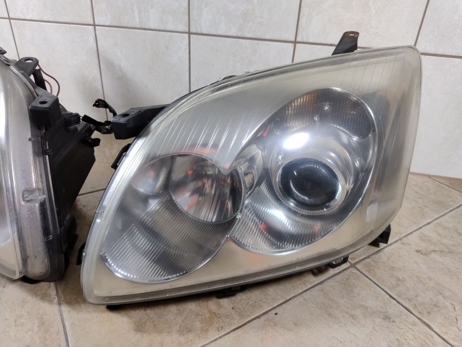 Toyota Avensis t25 03-06 lampa reflektor prawy lewy komplet Europa