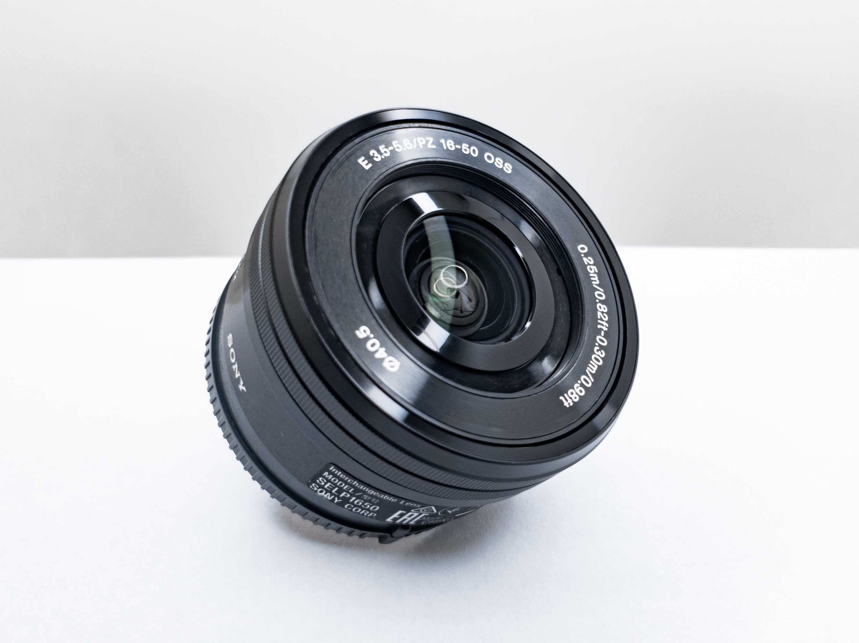 Obiektyw Sony E 16-50 mm f/3.5-5.6 PZ OSS + Adapter - Stan Idealny