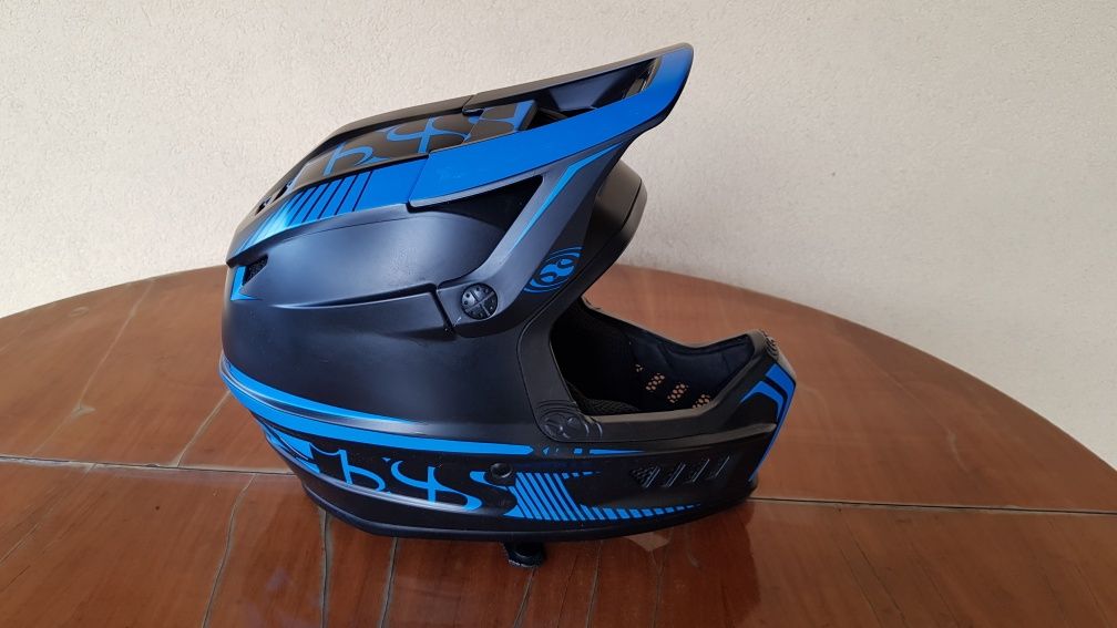 Kask XIS xact rozmiar M/L