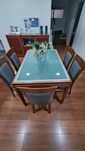 Mesa de sala de jantar e cadeiras