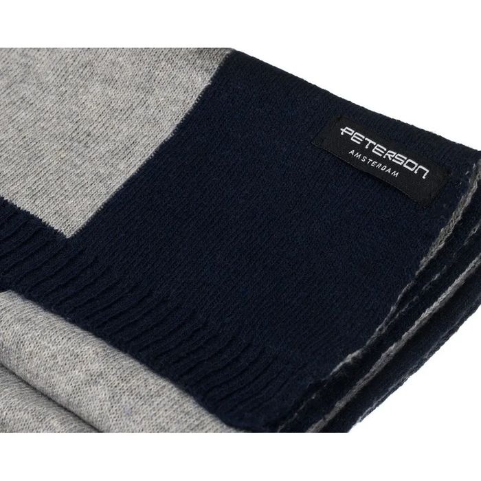 modny szal na zimę o minimalistycznym wzorze - peterson