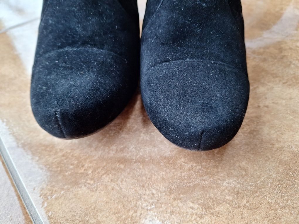 Buty na platformie botki zamszowe czarne r.39