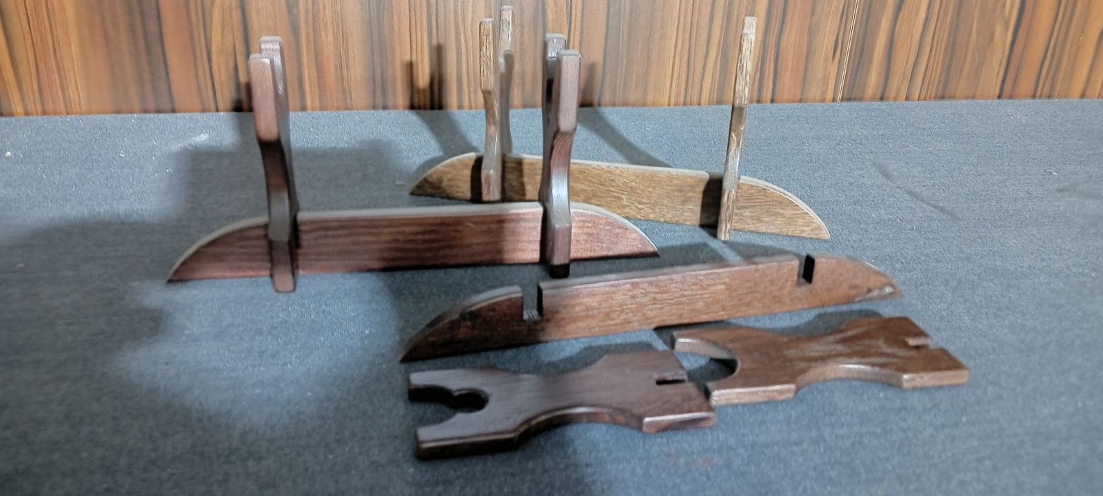 Stojak na pistolet skałkowy składany