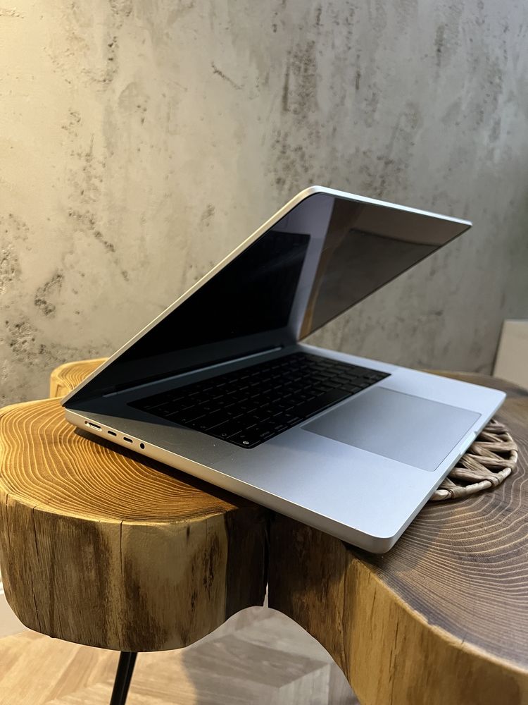 Apple MacBook Pro 16’’ / M1 / 32GB RAM / 512GB / GWARANCJA / rok 2021