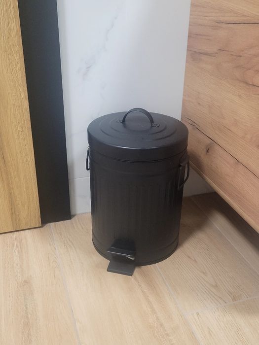 Wyposażenie łazienki, kosz