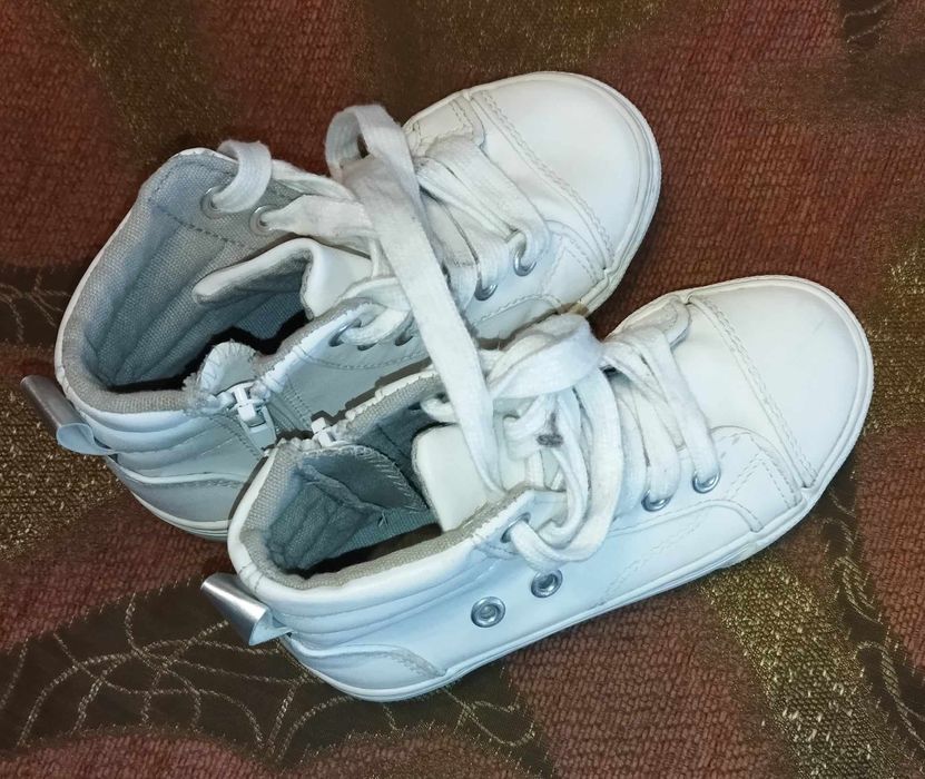 Белые стильные ботинки полуботинки кеды