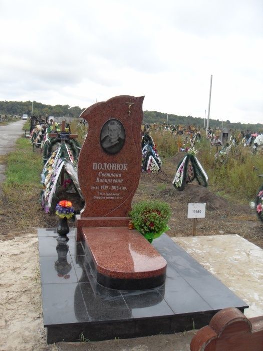 Гранітні пам'ятники будь якого кольору.  Доставка, встановлення.
