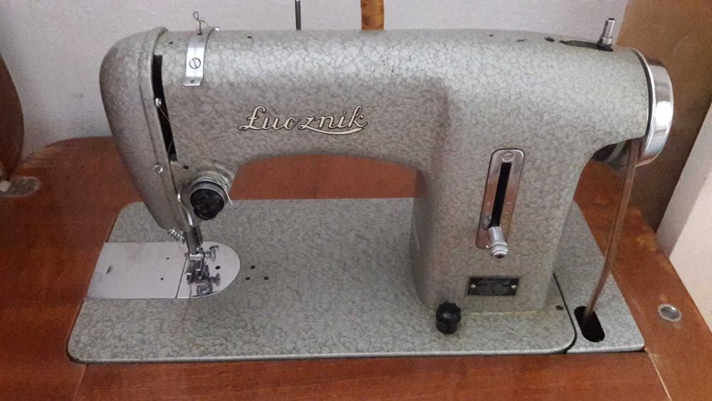 Швейная машинка Lucznik с ножным приводом (пр-во Польша)