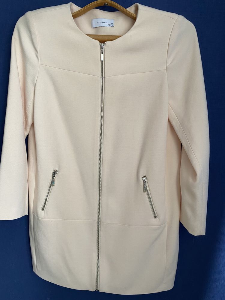 Новое пудровое пальто/пиджак Reserved