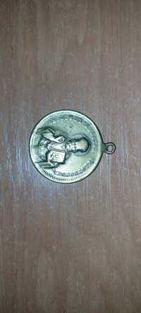 Медальйон образ Богородиці Невтомна допомога, і Святий Миколай.