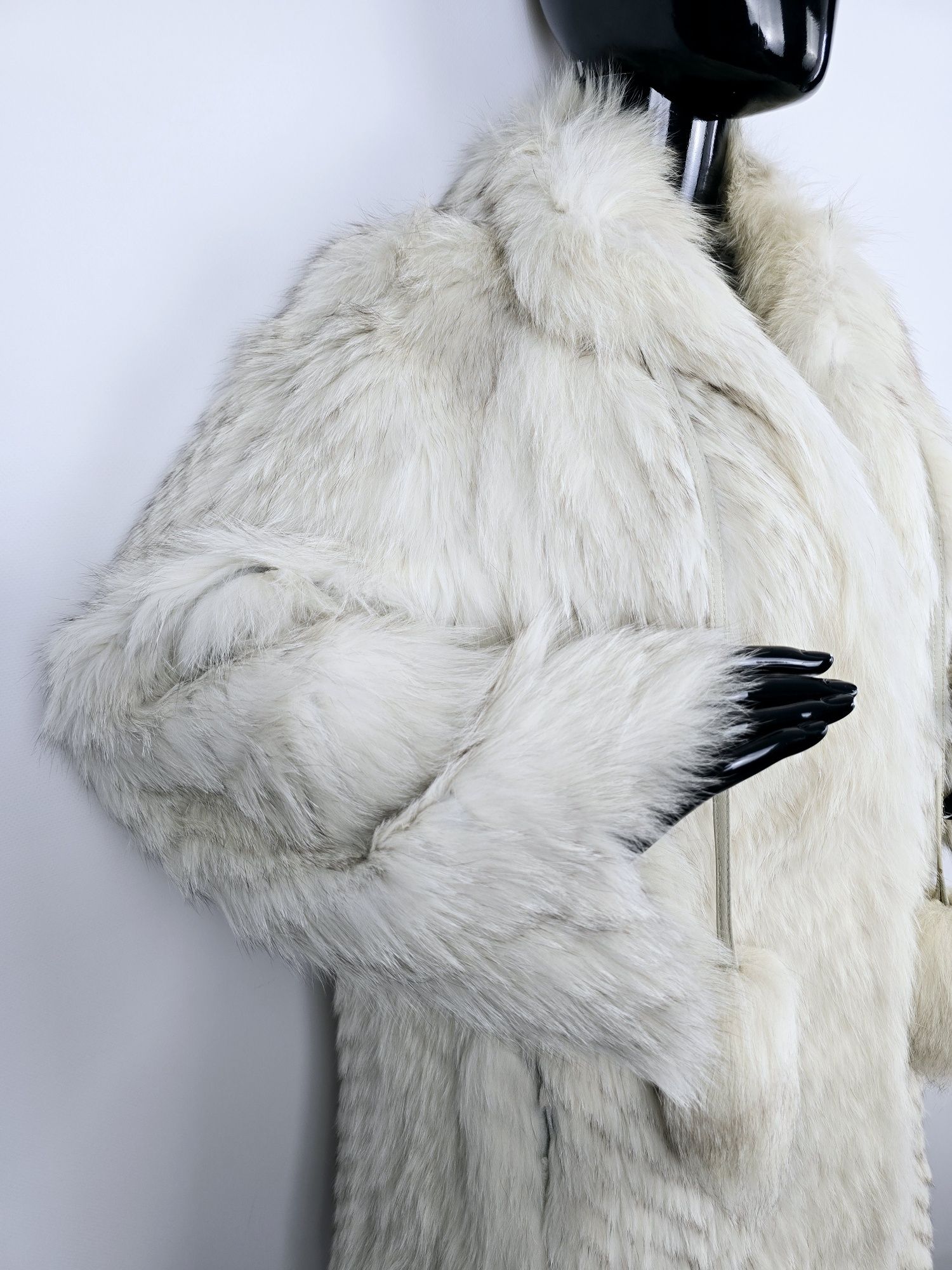 SAGA FOX futro z naturalnego lisa