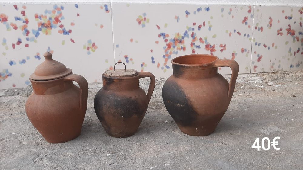Vários artigos em barro