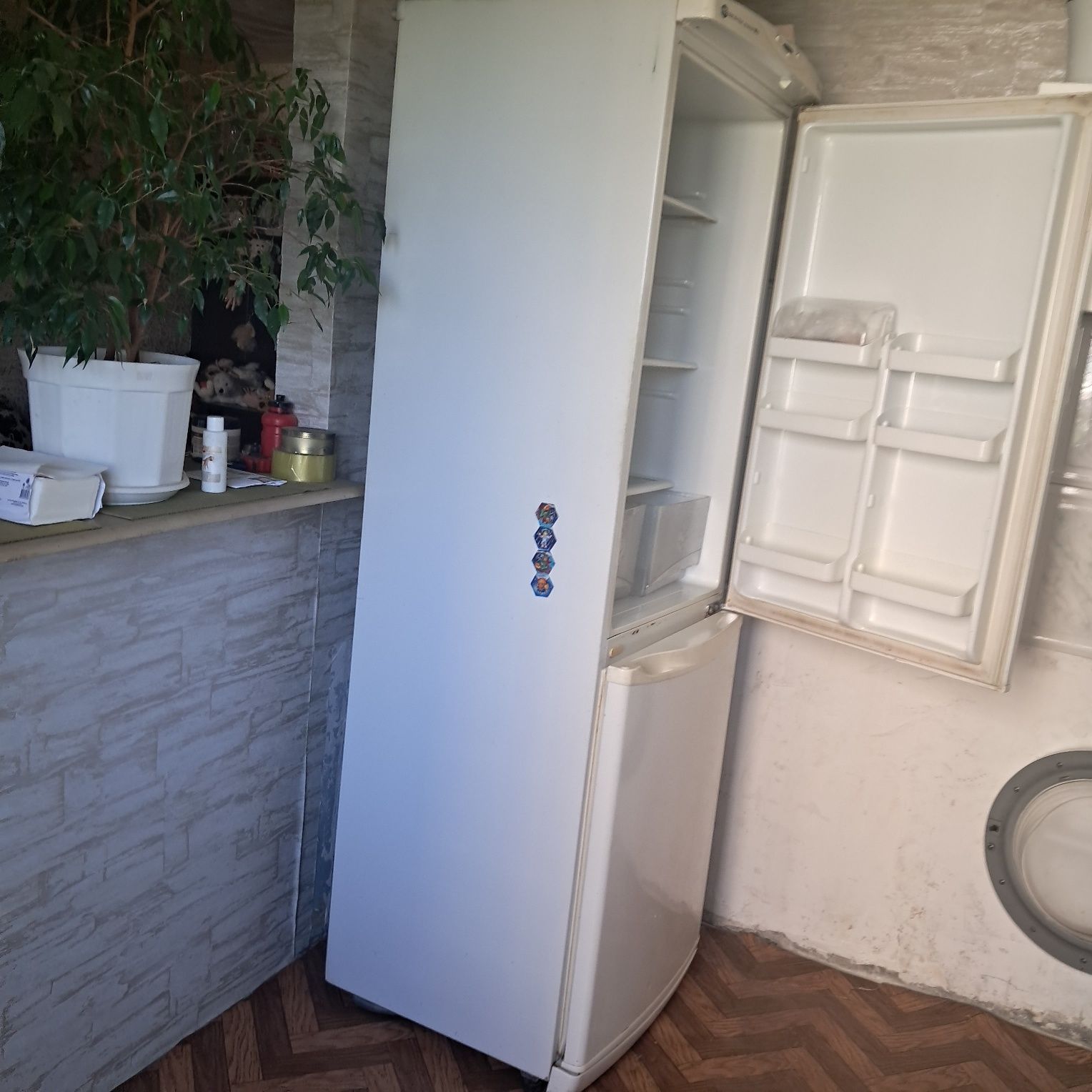 Продам холодильник не рабочий