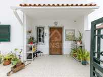 Moradia T4+3 em Varge Mondar