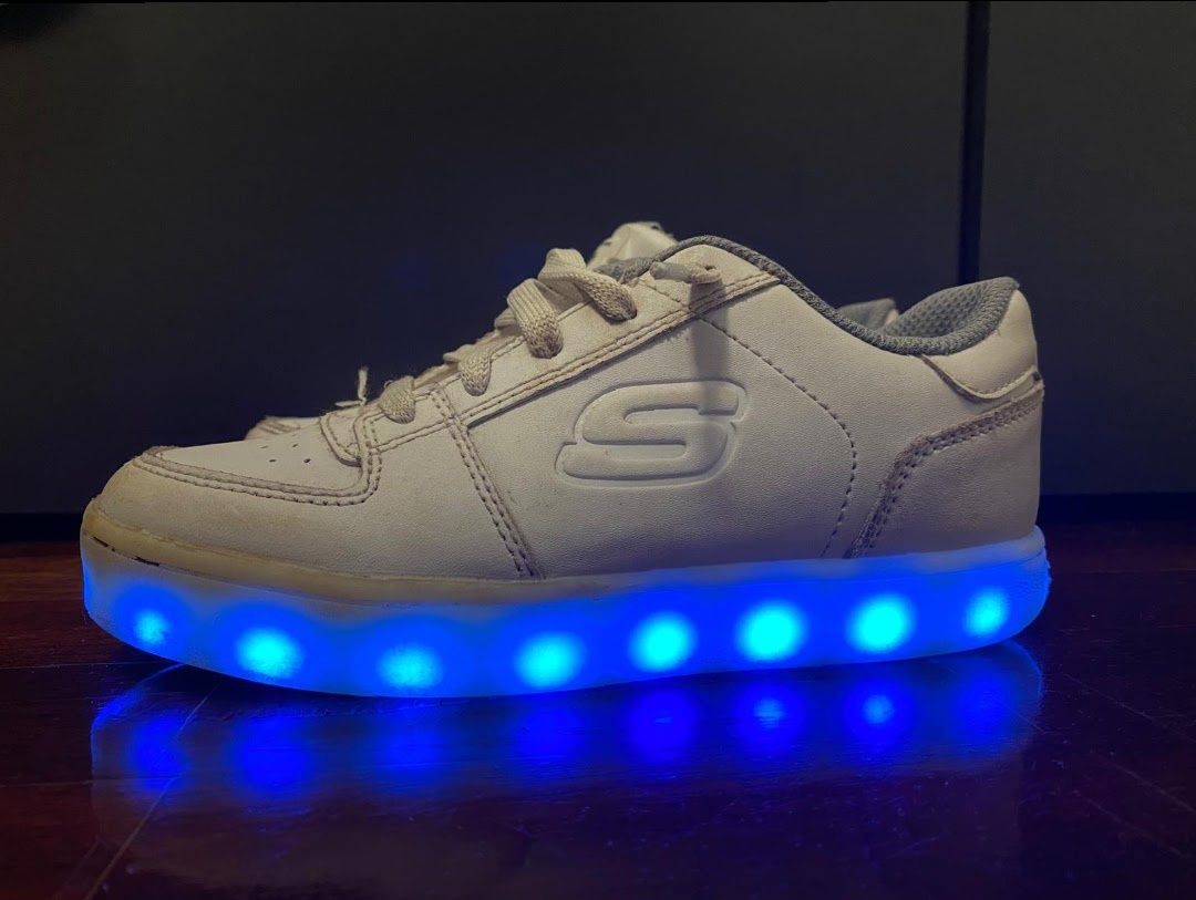 Skechers usados algumas vezes