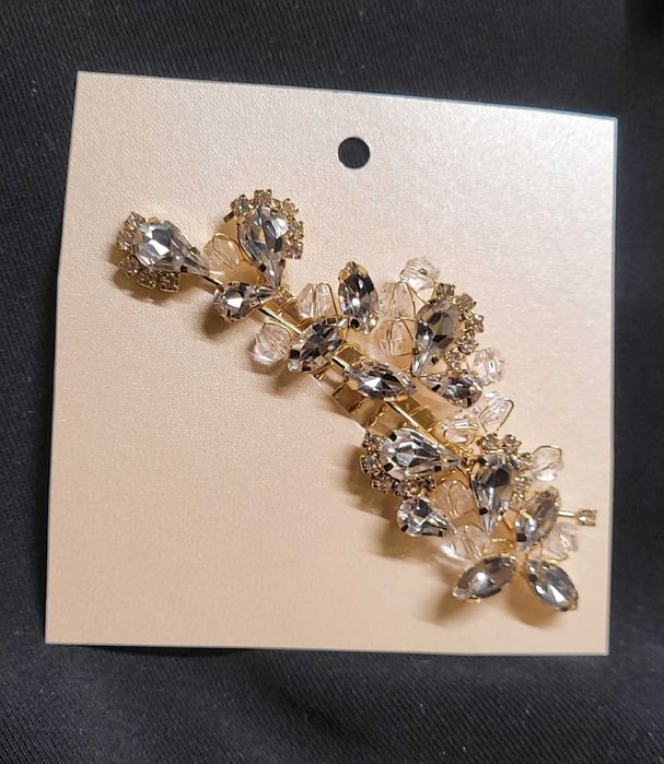 Złota ślubna ozdoba do włosów.