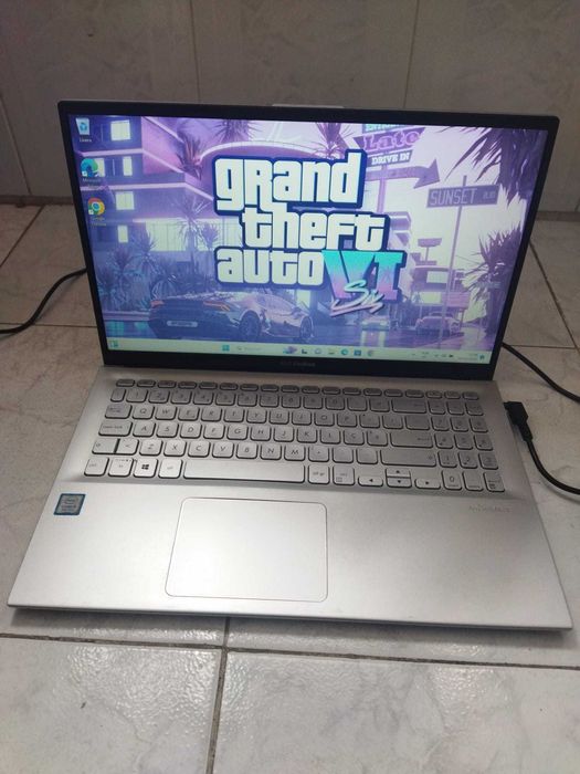 Portátil ASUS VivoBook i5 8ª Gen