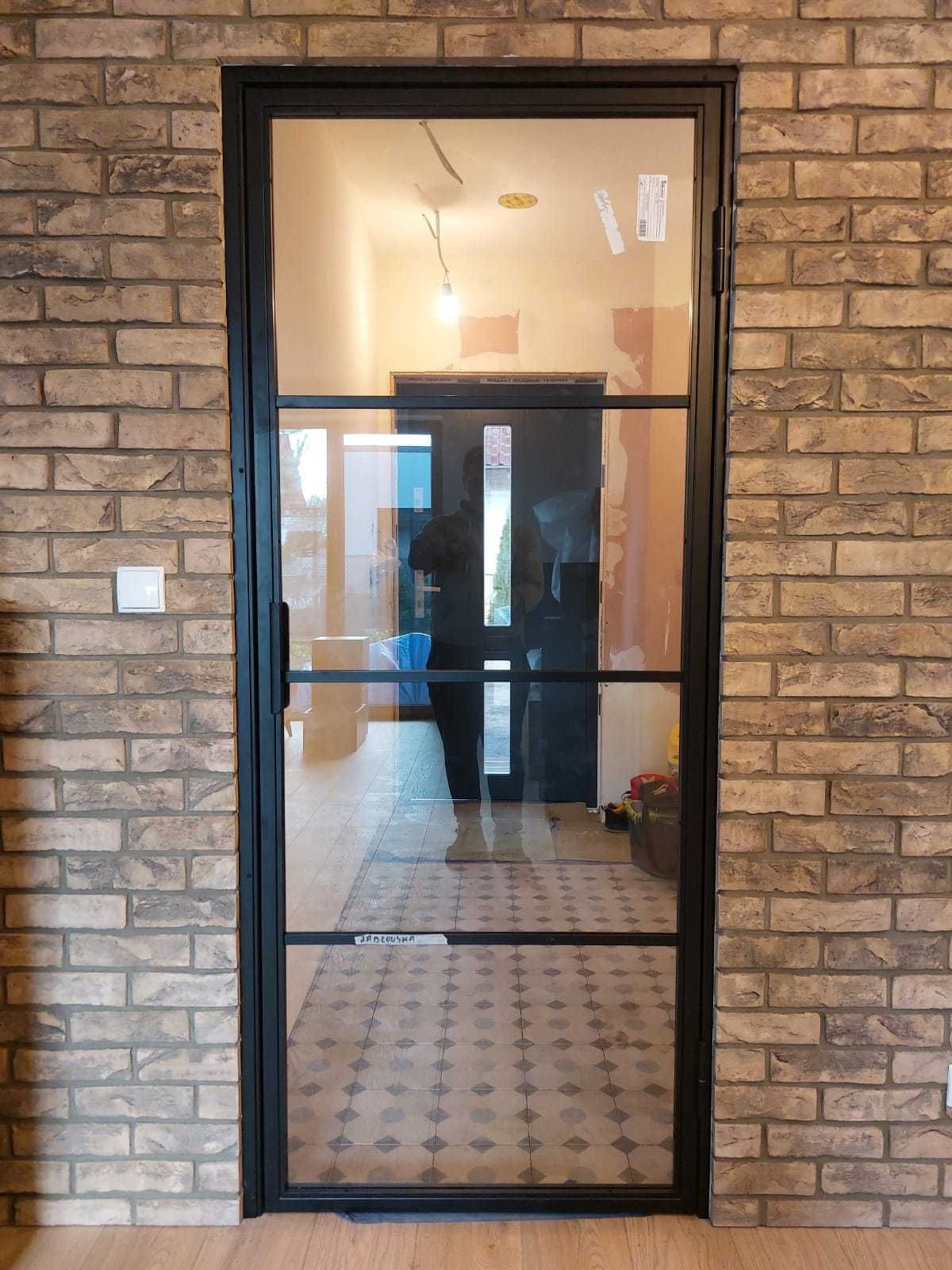 Drzwi lofotwe stalowe, ścianki metalowo szklane.
