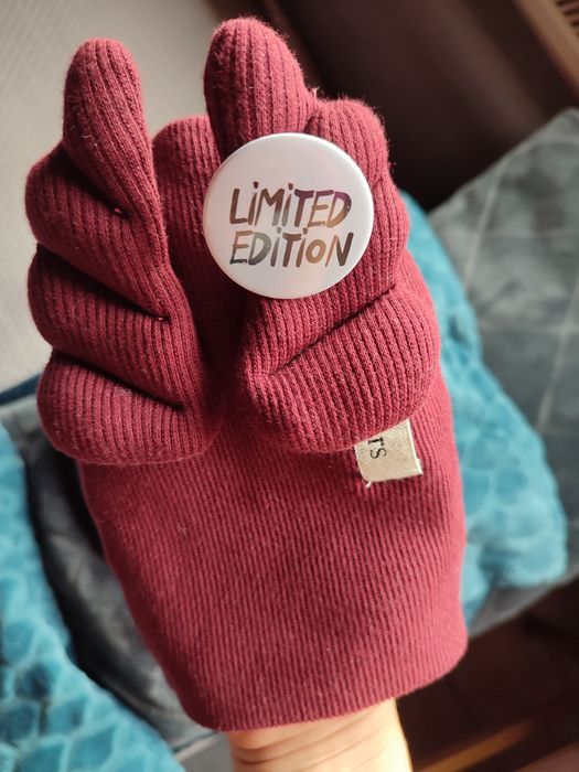 Czapka niemowlak bordowa przypinka limited edition skrzydełka wiosenn