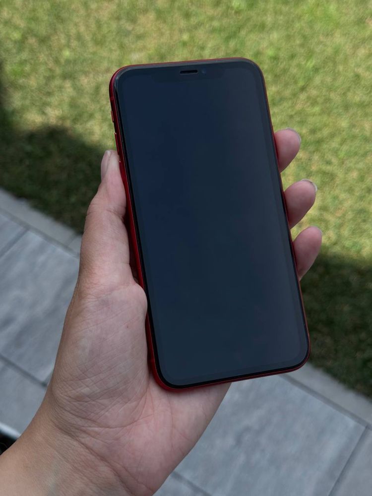 Продам iPhone XR Red