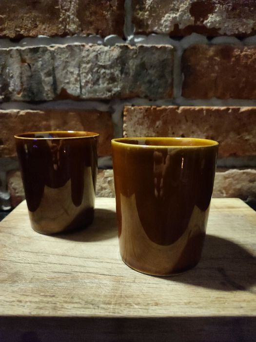 Brązowe kubki z porcelitu vintage Fabryka Porcelitu Stołowego Pruszków